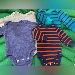 Newborn set of 4 long sleeve thermal onesies. Size: NB .